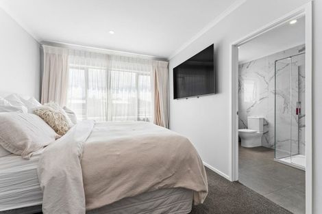 Photo of property in 48 Karepiro Drive, Stanmore Bay, Whangaparaoa, 0932