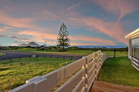 Photo of property in 16 Pacific Parade, Coastlands, Whakatane, 3120