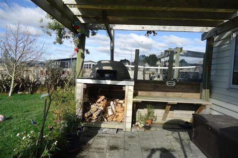 Photo of property in 37 Ruapehu Drive, Fitzherbert, Palmerston North, 4410