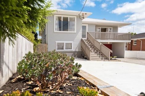 Photo of property in 80 Roberts Road, Te Atatu South, Auckland, 0610