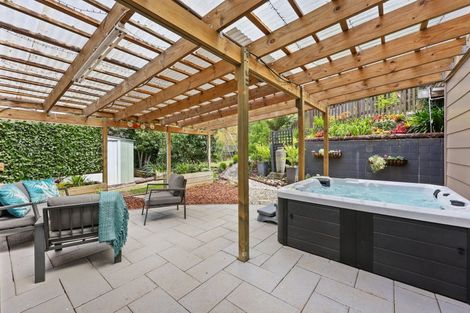 Photo of property in 16 Judkins Crescent, Cockle Bay, Auckland, 2014