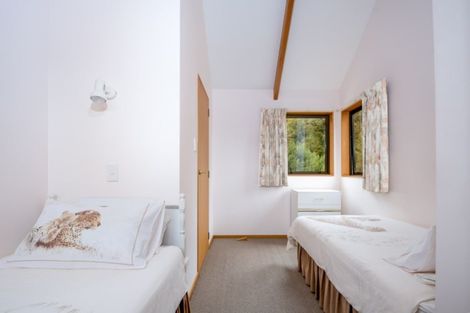 Photo of property in 18 Moana View Road, Waikawa, Picton, 7220