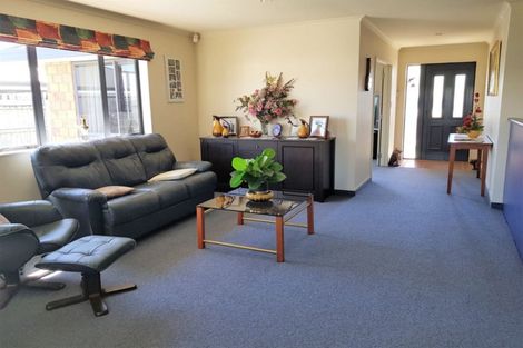 Photo of property in 17a Ruahine Street, Dannevirke, 4930