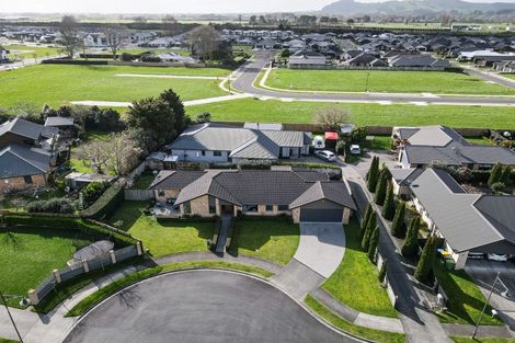 Photo of property in 16 Twin Willow Close, Cambridge, 3434