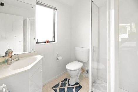 Photo of property in 14 Mandeville Place, Unsworth Heights, Auckland, 0632