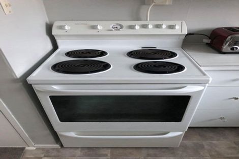 Photo of property in 8/52 Leighton Avenue, Waiwhetu, Lower Hutt, 5010