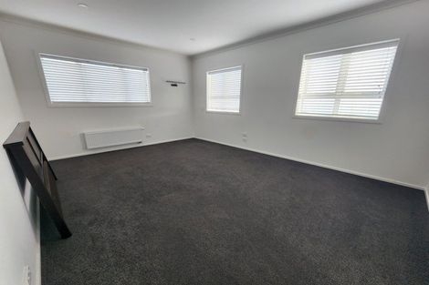 Photo of property in 14 Cessna Way, Newlands, Wellington, 6037