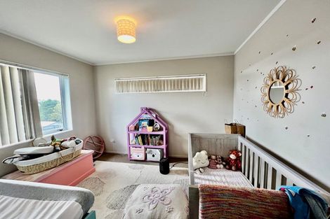 Photo of property in 50 Sycamore Drive, Sunnynook, Auckland, 0620