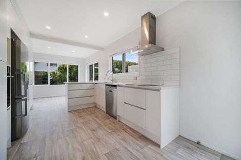 Photo of property in 30 Malvina Place, Bucklands Beach, Auckland, 2014