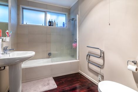 Photo of property in 4 Berne Place, Birkenhead, Auckland, 0626