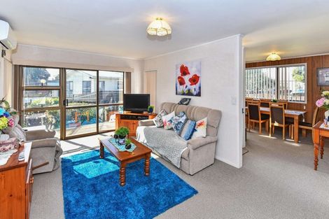 Photo of property in 14 Le Havre Place, Takanini, 2112