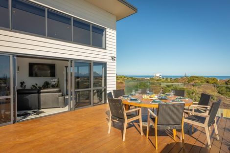 Photo of property in 34 Golf Vue Place, Castlecliff, Whanganui, 4501