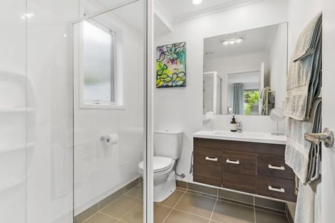 Photo of property in 15 Waldorf Crescent, Orewa, 0931