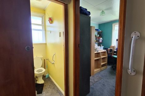 Photo of property in 24 Whitcombe Road, Opunake, 4616