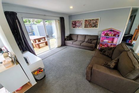Photo of property in 2/30 Witheford Drive, Bayview, Auckland, 0629
