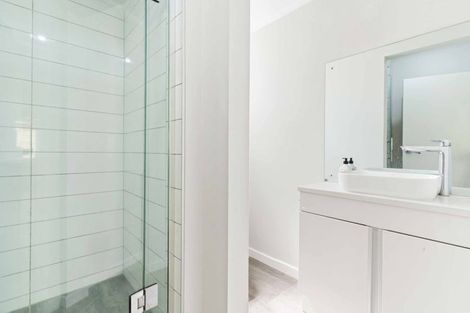 Photo of property in 21 Fraser Road, Narrow Neck, Auckland, 0624