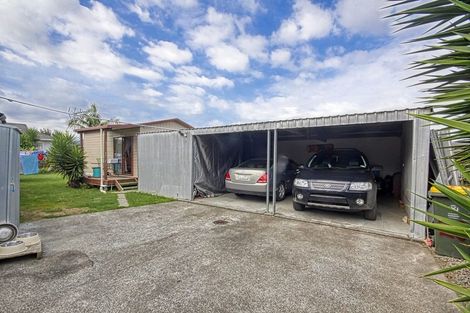 Photo of property in 28 Dungarvon Place, Clendon Park, Auckland, 2103