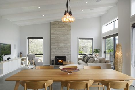 Photo of property in 2 Romeo Place, Whitianga, 3510