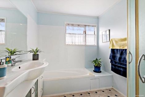 Photo of property in 338 Royal Road, Massey, Auckland, 0614