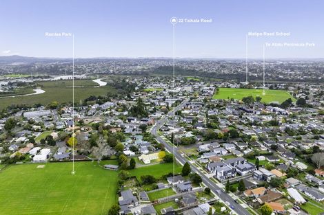 Photo of property in 22 Taikata Road, Te Atatu Peninsula, Auckland, 0610