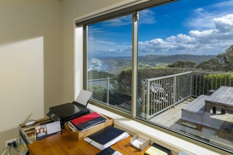 Photo of property in 42 Waitea Road, Muriwai, Waimauku, 0881