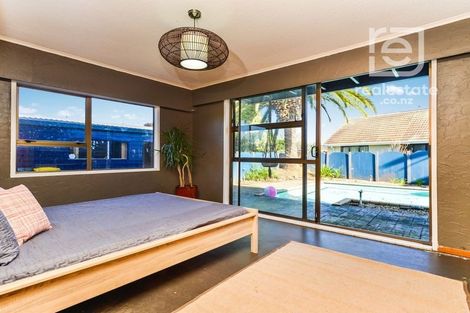 Photo of property in 18 Walter Strevens Drive, Conifer Grove, Takanini, 2112