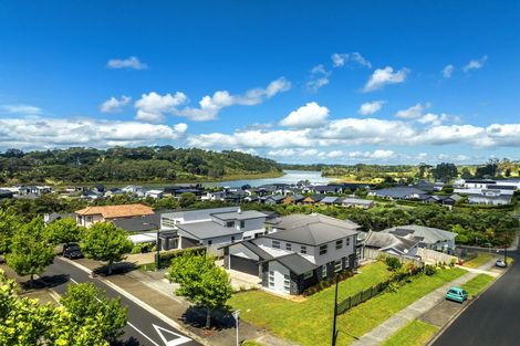 Photo of property in 2 Tauwaka Crescent, Riverhead, 0820