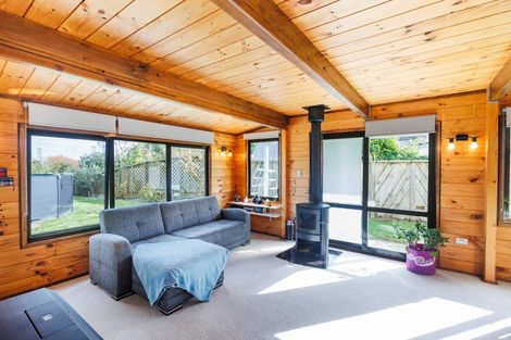 Photo of property in 21 Heathcote Place, Fitzherbert, Palmerston North, 4410