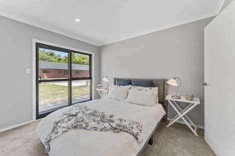 Photo of property in 10 Winnie Close, Acacia Bay, Taupo, 3330