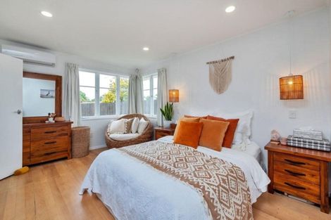 Photo of property in 60 Glen Marine Parade, Glendene, Auckland, 0602