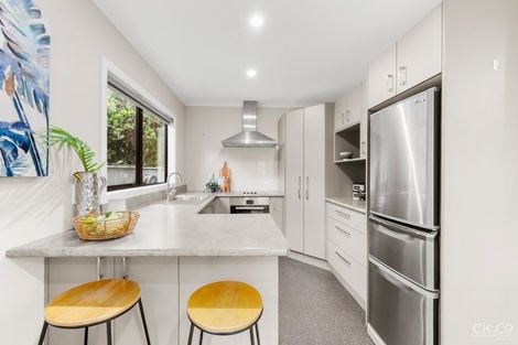 Photo of property in 32a Dowling Grove, Silverstream, Upper Hutt, 5019