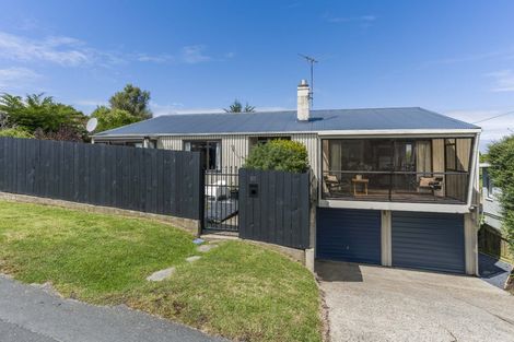 Photo of property in 122 Larnach Road, Vauxhall, Dunedin, 9013