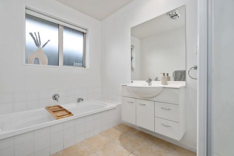 Photo of property in 11 Globe Bay Drive, Templeton, Christchurch, 8042