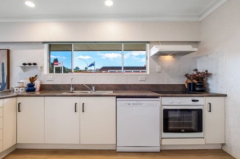 Photo of property in 2 Tupaea Place, Otumoetai, Tauranga, 3110