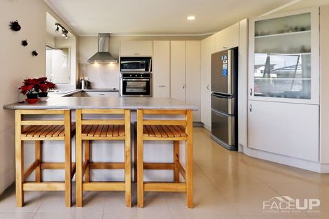 Photo of property in 9 Harbour Lights Close, West Harbour, Auckland, 0618