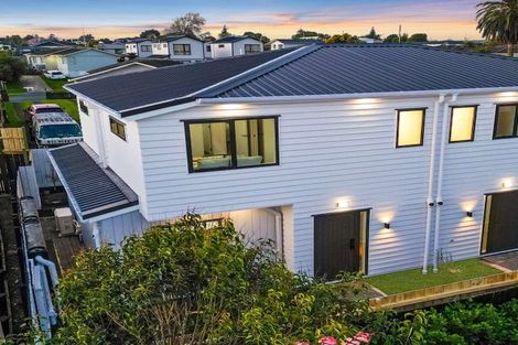 Photo of property in 2/7 Gambare Place, Wattle Downs, Auckland, 2103