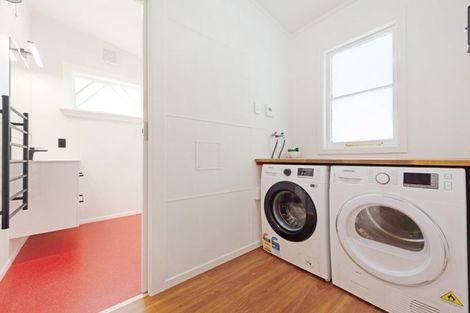 Photo of property in 13 Cave Road, Houghton Bay, Wellington, 6023