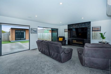 Photo of property in 14 Blue Gum Place, New Brighton, Christchurch, 8083