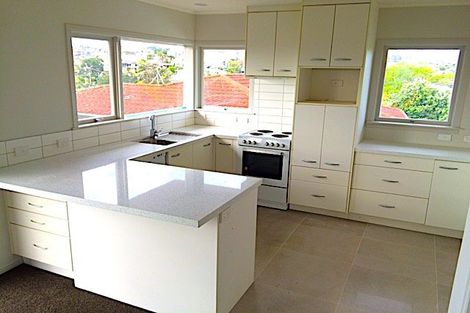 Photo of property in 9 Seaview Road, Castor Bay, Auckland, 0620