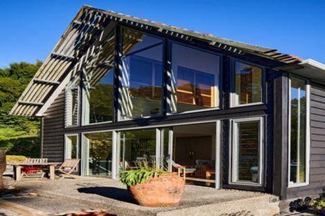 Photo of property in 41 Kotari Road, Days Bay, Lower Hutt, 5013