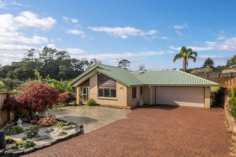 Photo of property in 43 Unsworth Drive, Unsworth Heights, Auckland, 0632