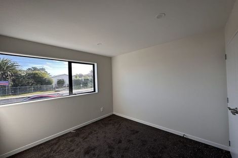 Photo of property in 309 Don Buck Road, Massey, Auckland, 0614