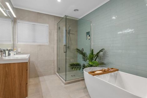 Photo of property in 33 Landing Drive, Albany, Auckland, 0632