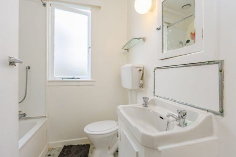 Photo of property in 2/48 Churchill Road, Murrays Bay, Auckland, 0630