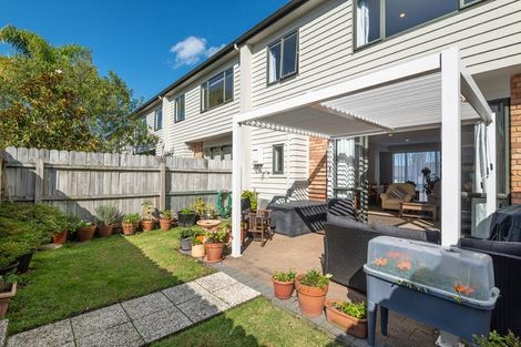 Photo of property in 42/22 Northcross Drive, Oteha, Auckland, 0632