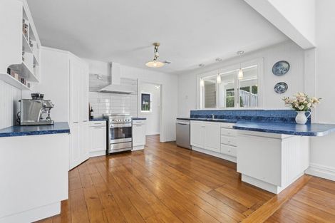 Photo of property in 16 Bracken Street, New Plymouth, 4310