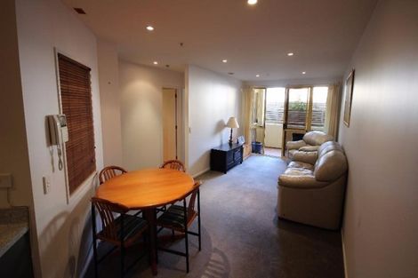 Photo of property in 2e/5 Kent Terrace, Mount Victoria, Wellington, 6011