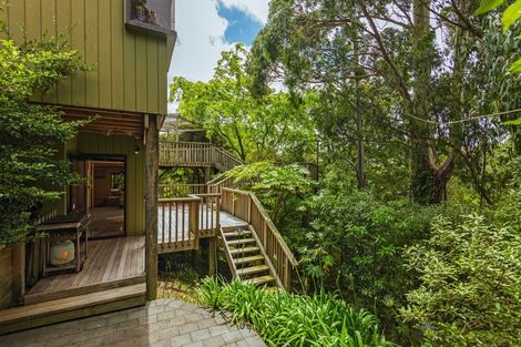 Photo of property in 28 Springdale Grove, Fitzherbert, Palmerston North, 4410