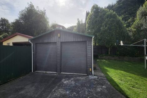 Photo of property in 6 Edmund Lomas Grove, Birchville, Upper Hutt, 5018