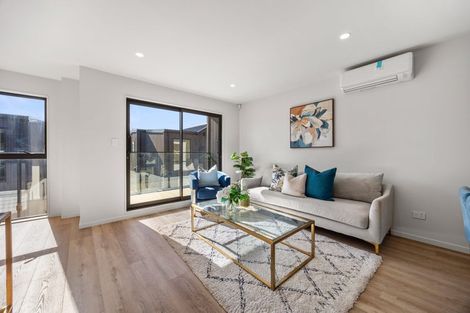 Photo of property in 10a Prince Regent Drive, Half Moon Bay, Auckland, 2012